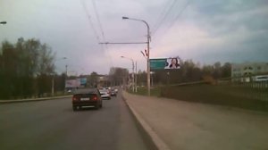 Хорошо закрепляйте груз на крыше автомобиля!