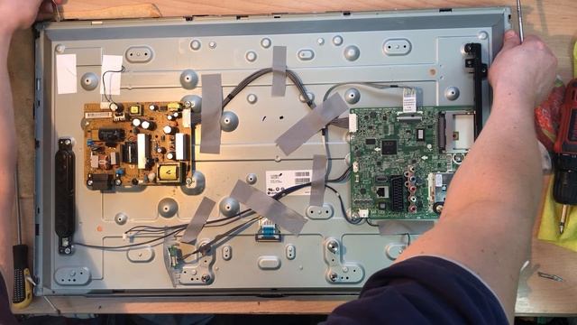 Ремонт LED телевизора LG 32LB530U звук есть, нет изображения. Замена светодиодной подсветки ТВ. смотреть онлайн