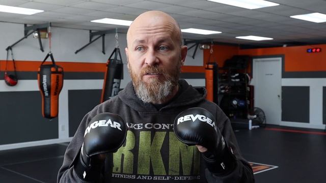 The Best Gloves, Shin Guards, Cup and Mouthpiece for MMA, Kickboxing and Muay Thai Sparring смотреть онлайн