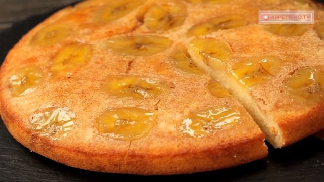 Посыпала сковородку сахаром и выложила дольки бананов - потрясающий результат! | Appetitno.TV смотреть онлайн