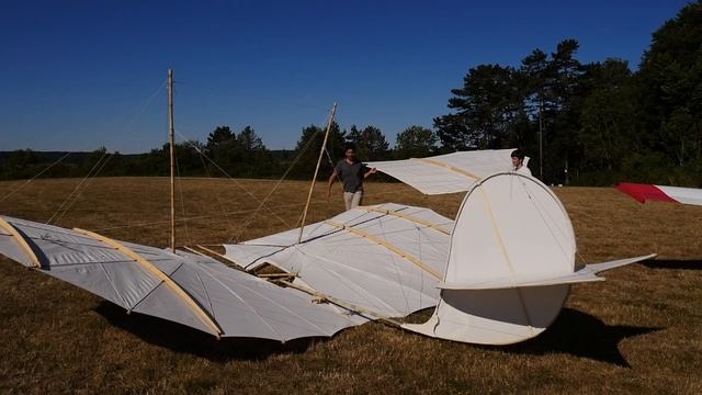 World's First Aircraft - Lilienthal's Glider Flight смотреть онлайн
