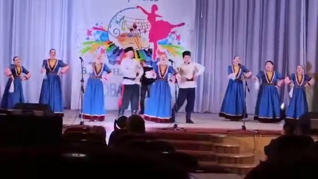 Образцовый ансамбль народной песни "Капелька" Казачья плясовая песня "Ой да бежит речка" смотреть онлайн