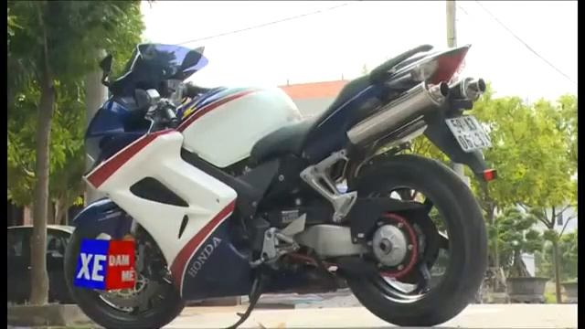 HOANG TO VS HONDA VFR800 смотреть онлайн