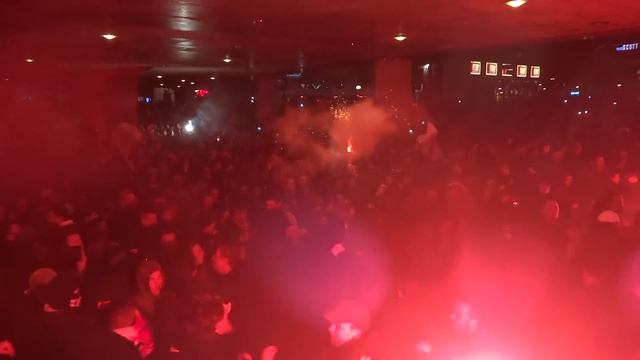 Entrada Ajax Amsterdam : 90 minuten lang! (Ajax - Vitesse 18-12-2014) смотреть онлайн