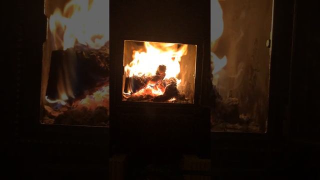 Шум огня / горение в печи / буржуйке Везувий Комфорт 300 смотреть онлайн