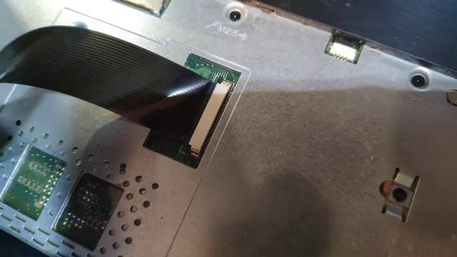 Замена клавиатуры на ноутбуке Asus. Принцип замены очень прост. смотреть онлайн