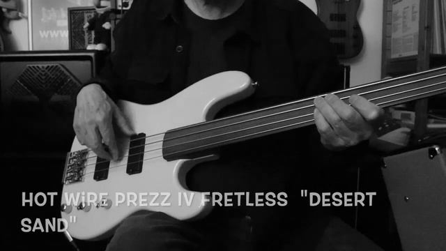 Groovy jazz-blues with guitar solo and fretless bass solo. смотреть онлайн