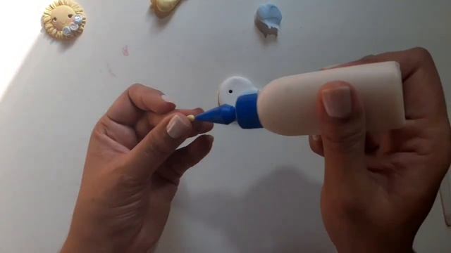 Escarapela En Porcelana Fría. Modelo N° 2 