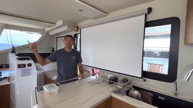 Vision 444 “Mira” Feature of the Day: Overhead Projector смотреть онлайн