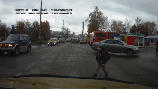 Мальчик на дороге смотреть онлайн