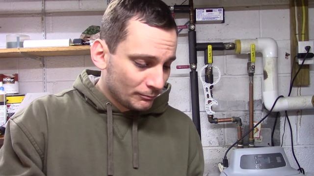 Changing out the bulb for your UV water filter. Sterilite S8Q смотреть онлайн