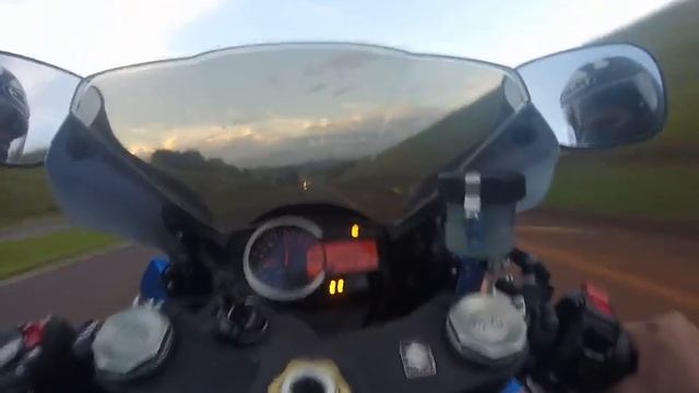 Kawasaki ZX10R Vs Suzuki GSXR1000
