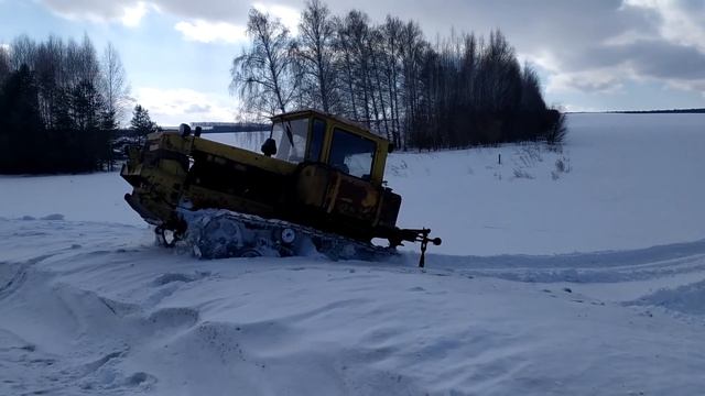 Не японский V8, а советский P4//Гоним ДТ 75 домой по снежной целине смотреть онлайн
