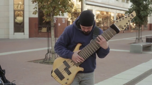 КОРОЛЬ БАС ГИТАРЫ ► Многострунная Бас Гитара смотреть онлайн