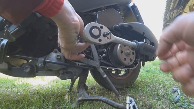 Suzuki Address V125 Ключ вариатора смотреть онлайн