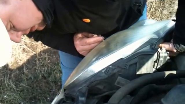 Замена лампочки Nissan Mikra часть 2 смотреть онлайн