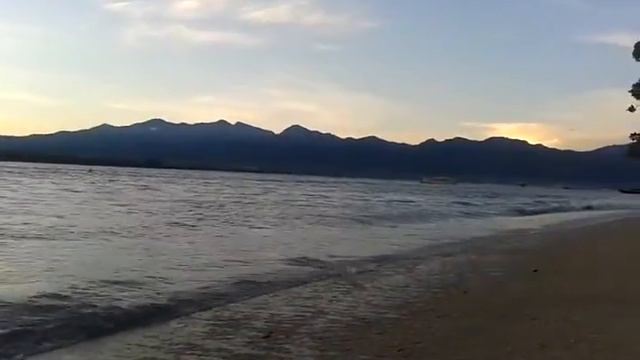 Индонезия. Рассвет на острове Gili Air смотреть онлайн