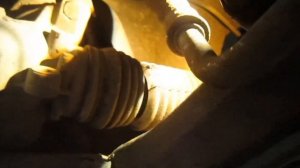 Замена пыльника рулевой рейки Renault (видео 1)