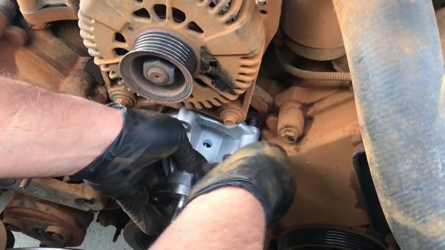 MERCURY GRAND MARQUIS / FORD CROWN VIC WATER PUMP REPLACEMENT: Changing a leaky and noisy water pum смотреть онлайн