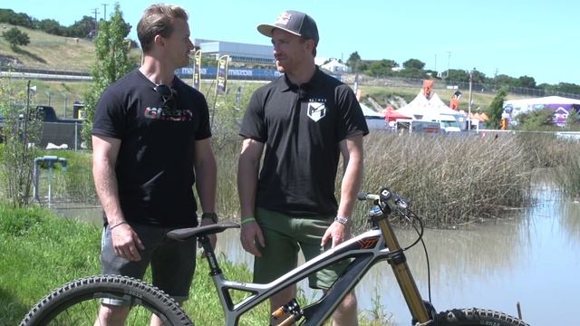 Aaron Gwin's YT Tues CF Pro Race | GMBN Pro Bikes смотреть онлайн