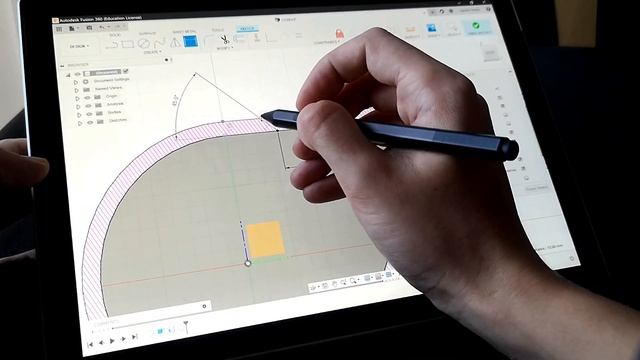 Microsoft Surface Pro 6 - Using Fusion 360 смотреть онлайн