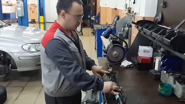 Причины стука рулевой рейки. Как правильно подтянуть рейку смотреть онлайн