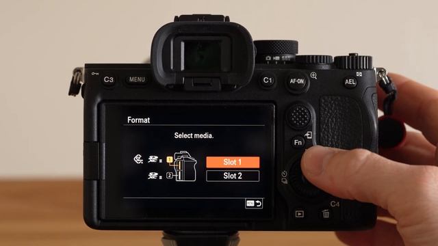 Sony A7 IV - How to Format the Memory Card смотреть онлайн