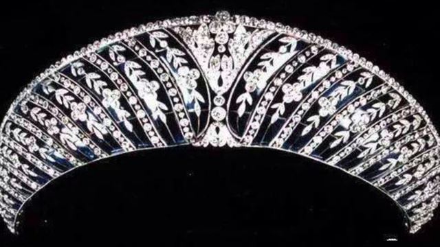 The Westminster Blue Enamel Kokoshnik смотреть онлайн