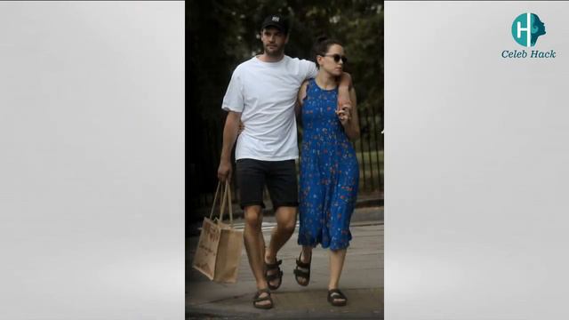 Daisy Ridley & Tom Bateman at local Grocery Store in London смотреть онлайн