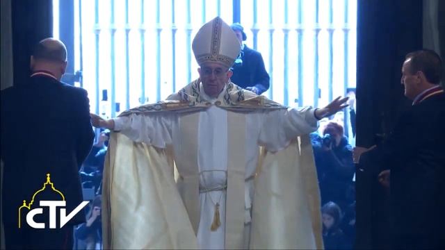 Pope Francis opens St Peter's Holy Door to Launch Jubilee of Mercy смотреть онлайн