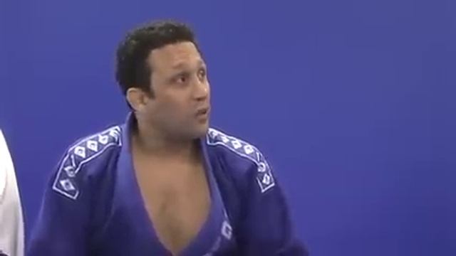 Renzo Gracie Demonstrates How To Triangle Larger Opponents смотреть онлайн