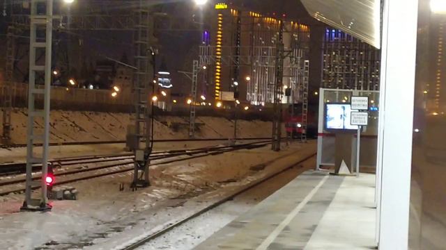 Тепловоз ТЭП70БС-239 на восточном вокзале.