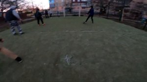 БАБУЛЯ МATOМ Выгоняет ВЕЛОСИПЕДИСТОВ Со Двора...