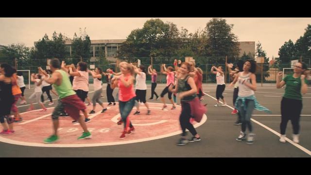 Zuku Zuku - Grupo BIP - Zumba fitness - Salsa by Claudiu Gutu смотреть онлайн