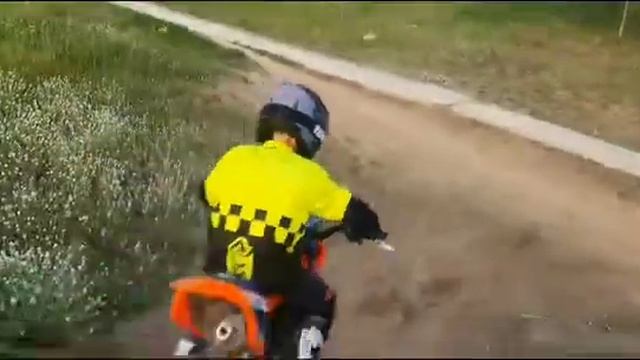 На питбайке в горку. Покатушки смотреть онлайн