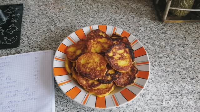 Морковно-кабачковые оладушки, рецепт с подсчётом КБЖУ, стройнеем вкусно! смотреть онлайн