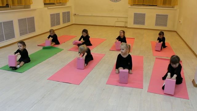 Видео-урок (I-полугодие: декабрь 2019г.) - филиал Центральный, Детский танец, гр.3-5 смотреть онлайн