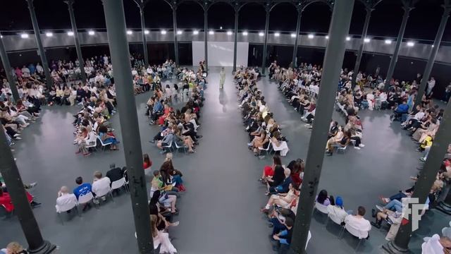 J.W.Anderson | Spring Summer 2024 | Full Show смотреть онлайн