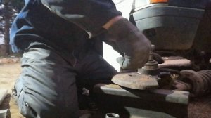 Замена подшипника  ступицы . опорного подшипника и пружины ауди 80.