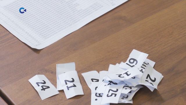 На жеребьёвке определили, кто из охотников получит разрешение на добычу лося смотреть онлайн