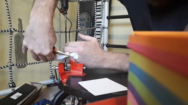 Как снять неснимаемое золотое кольцо 2. Cutting the golden ring from my finger 2. смотреть онлайн