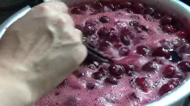 Вишнёвое варенье с косточкой//Самое вкусное//Вишенки целые// смотреть онлайн