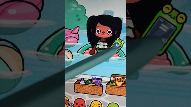 24 часа в бассейне 🐬🧊 в тока бока /Toca ева/ где еще мне провисти 24 часа? смотреть онлайн