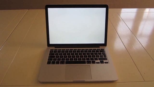 Unboxing Of The New 2012 Macbook Pro /w Retina Display (13 Inch)
