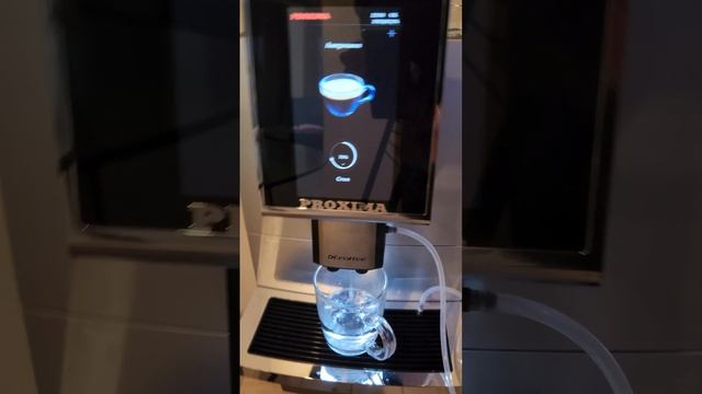 Dr.Coffee F12 Plus - льёт воду в поддон