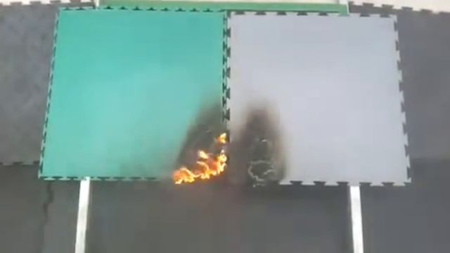 Видео: Сравнительный тест на горючесть модульных полов смотреть онлайн