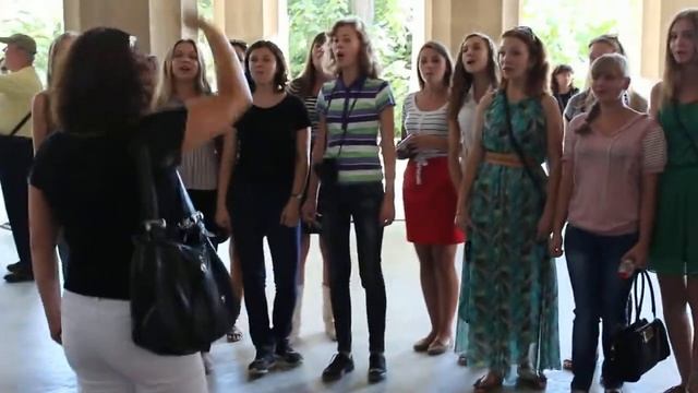 Rachmaniniov "Italian Polka" / Рахманинов "Итальянская полька" (Барселона, Парк Гуэль, колоннада) смотреть онлайн