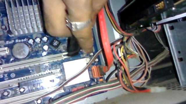 How to Attach SATA Hard Disk Drive in Desktop CPU смотреть онлайн