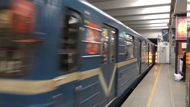 "Из тупика!" Метропоезд Ем-501/Ема-502/Емх-503 (81-704/705/706) №142 на ст.м.Проспект Ветеранов смотреть онлайн
