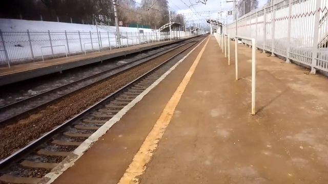 Сапсан на небольшой скорости по пл. Поваровка смотреть онлайн